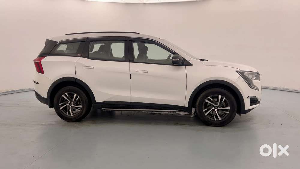 Mahindra Xuv700 2.0 Ax 5 Petrol Mt 7 Str, 2025, Petrol