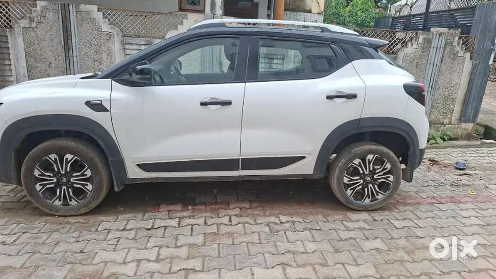 Well Maintained Renault Kiger Top Model Push Button Start