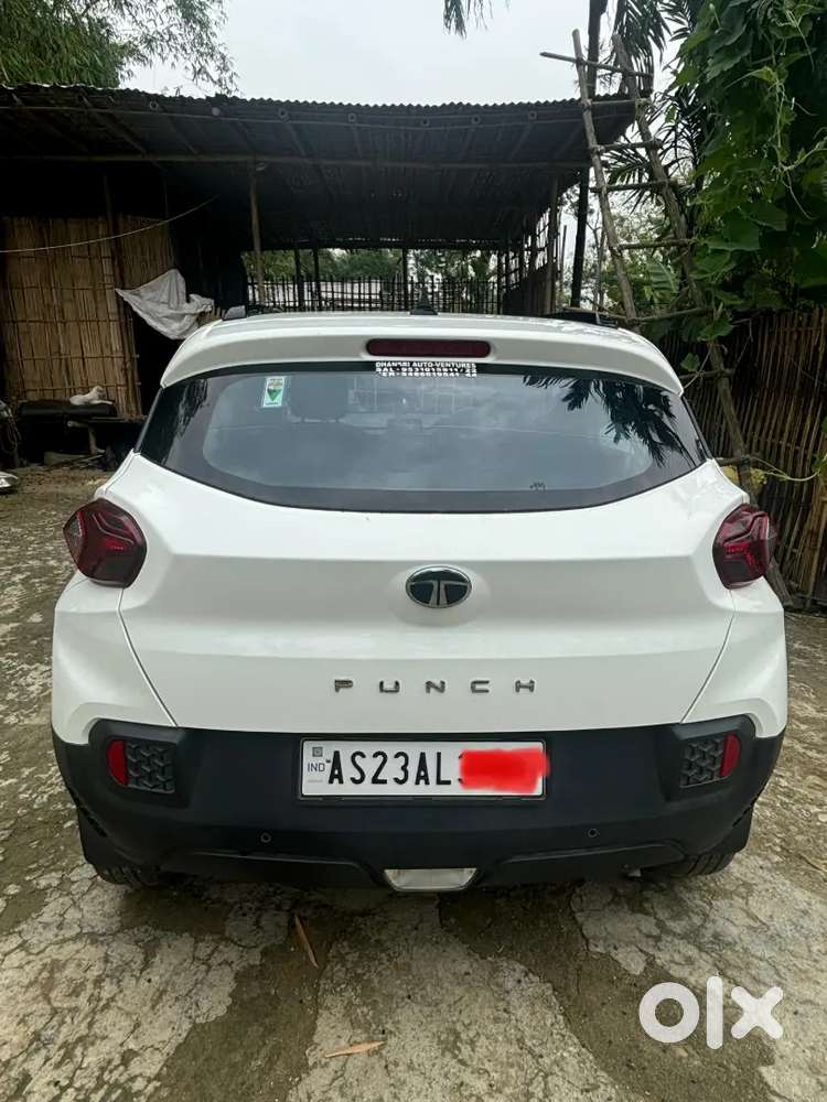 Tata Punch 2025 Petrol 27000 Km Driven. With Driver