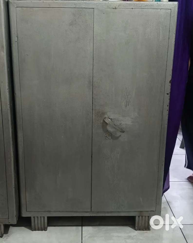 Almari (Wardrobe)