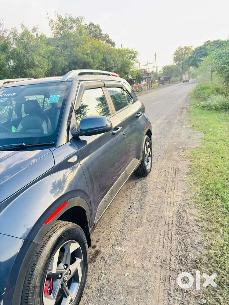 Hyundai Venue 2022 Petrol 85000 Km Driven