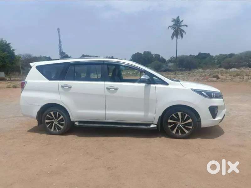 Toyota Innova Crysta 2.7 Zx At, 2022, Petrol