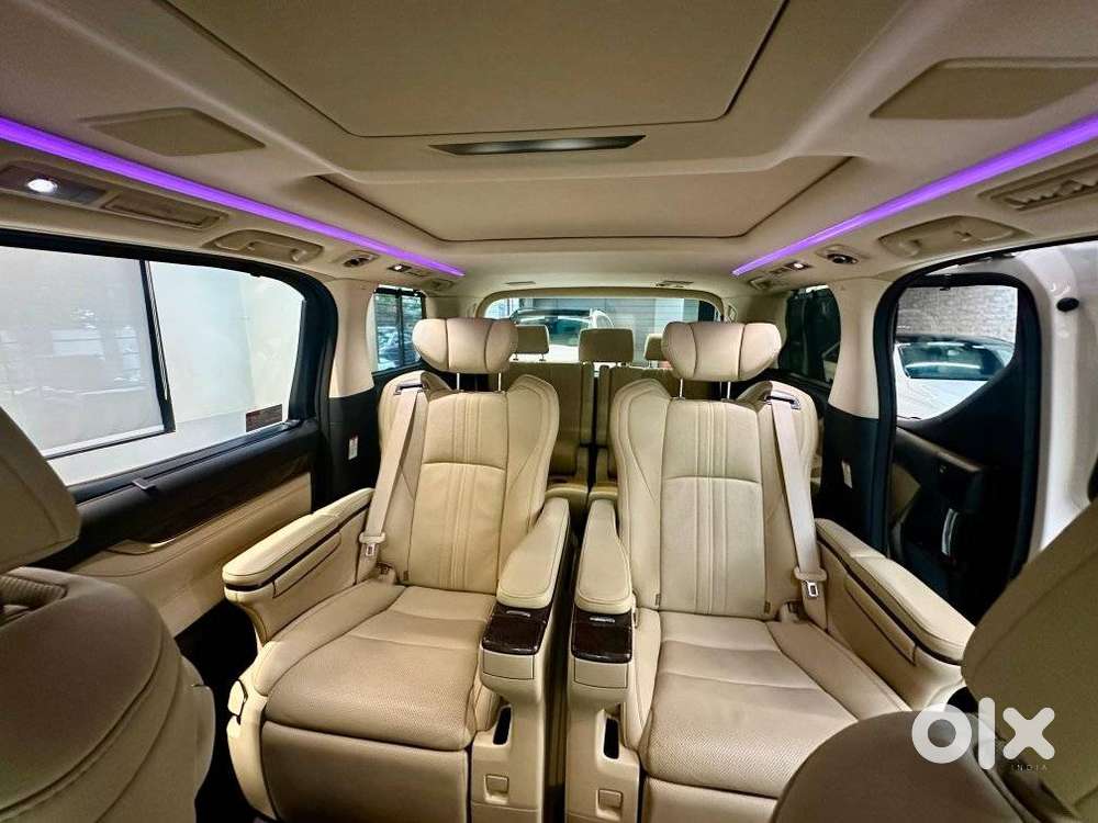 Toyota Vellfire 2.5 Executive Lounge, 2022, Petrol