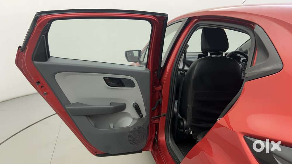Tata Altroz 1.2 Xe, 2021, Petrol