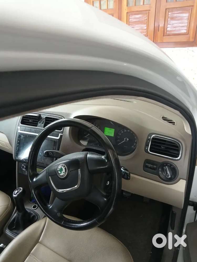Skoda Rapid 1.6 Elegance 2013