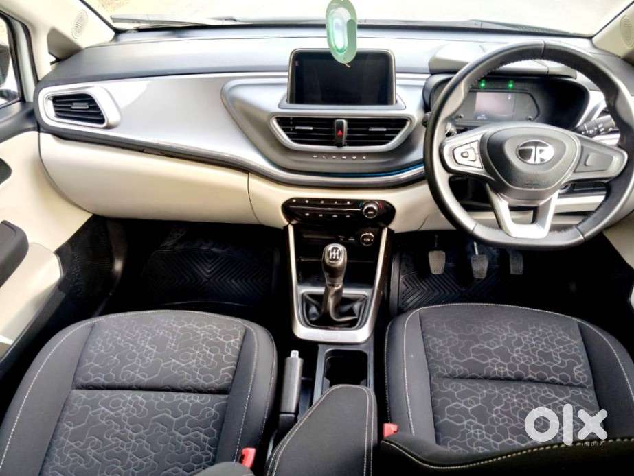 Tata Altroz Xz, 2024, Petrol