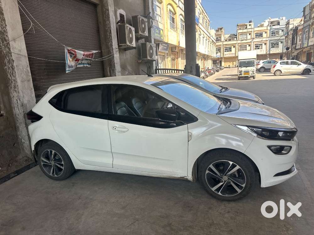 Tata Altroz Xz Petrol 2nd Top Model