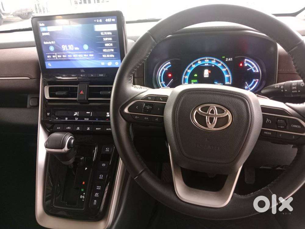 Toyota Innova Hycross, 2024, Petrol