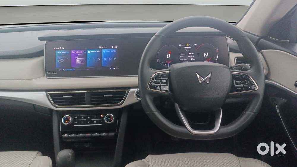 Mahindra Xuv700 2.0 Ax 7 Petrol Mt Str, 2024, Petrol