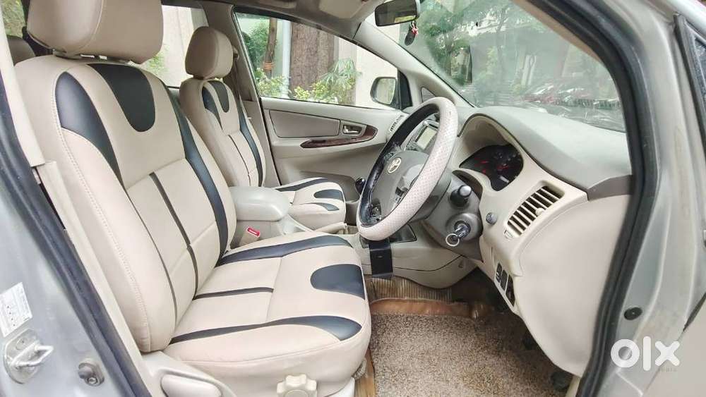 Toyota Innova 2.5 V 8 Str, 2013