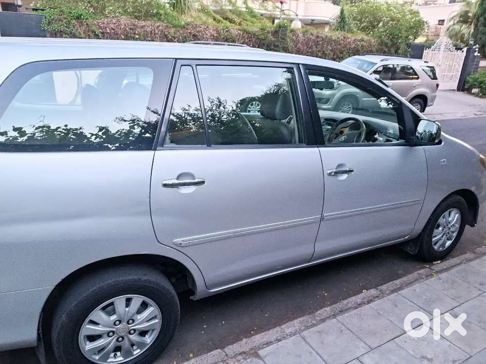 Toyota Innova 2011