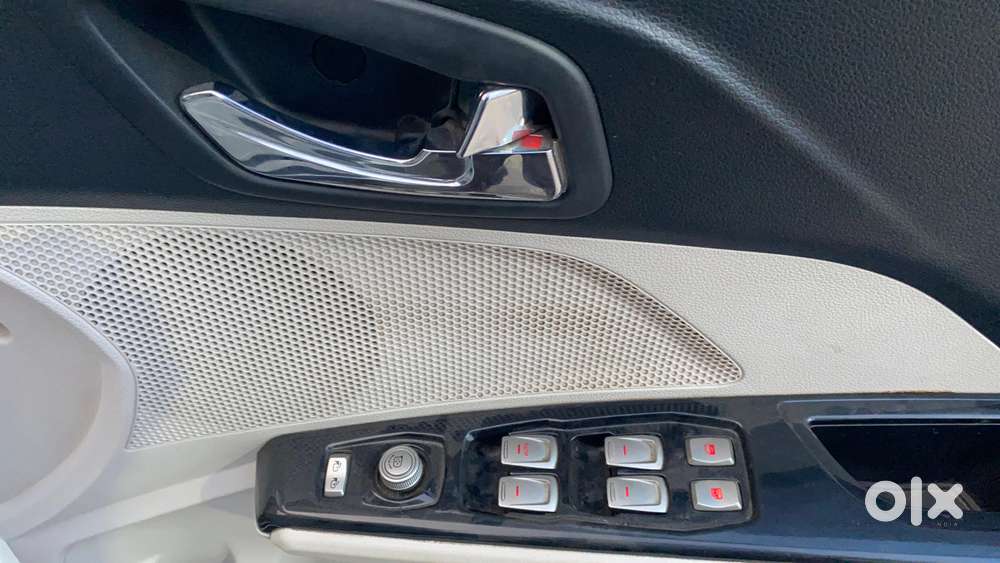 Mahindra Xuv300 W8 Option, 2021, Petrol