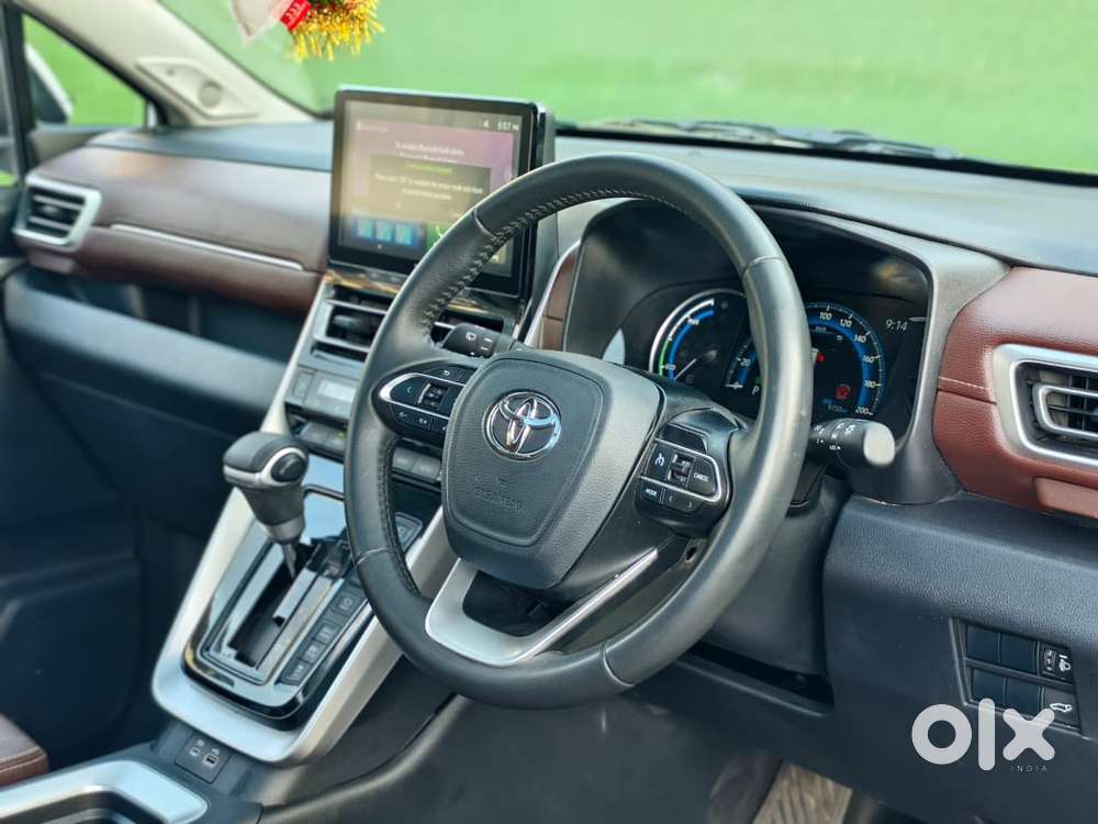 Toyota Innova Hycross 2.0 Zx Hybrid 7 Str, 2025, Petrol