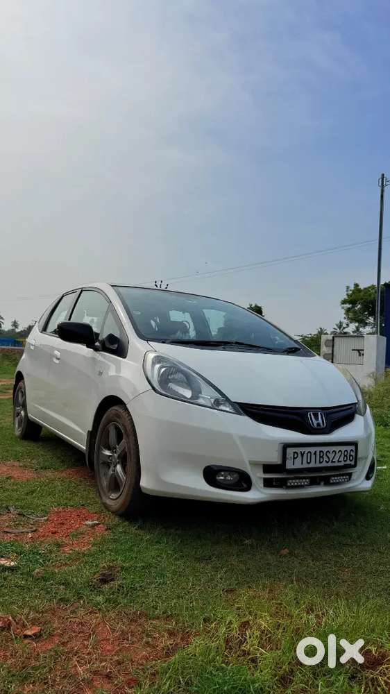 Honda Jazz 2012 Xmt Top Varient With Huge Boot Space