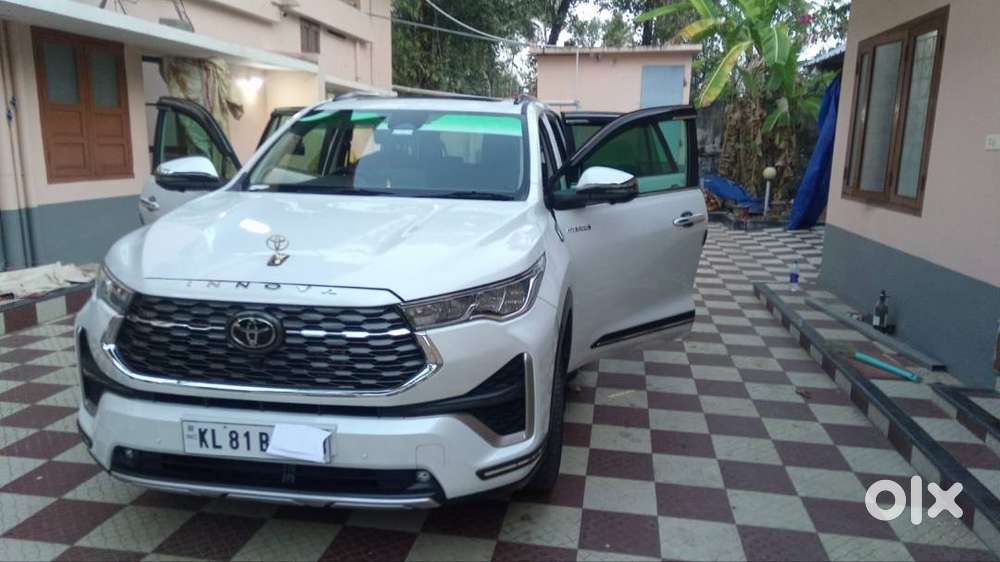 Innova Hycross Hybrid 7 Seater 3