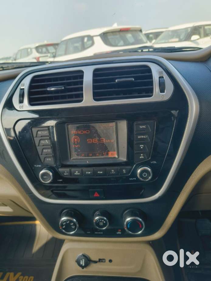Mahindra Tuv 300 T8, 2016, Petrol