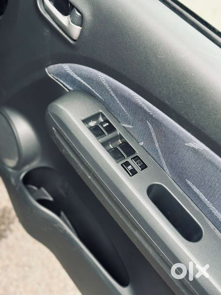 Maruti Suzuki Ritz Vxi, 2011, Petrol