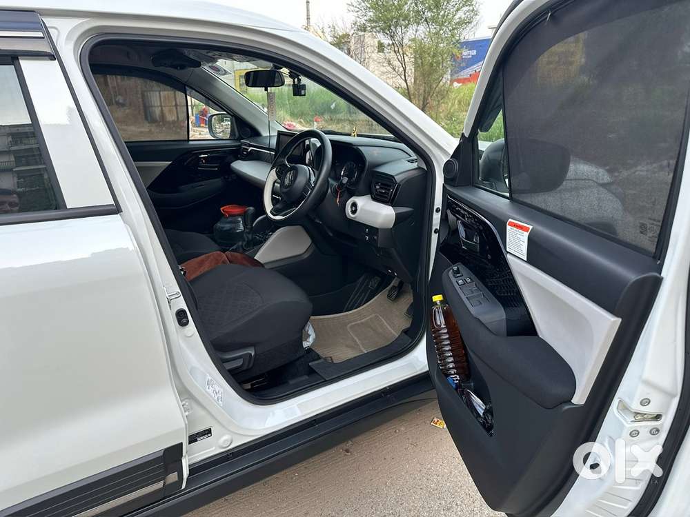 Maruti Suzuki Victoris Lxi Cng 2025