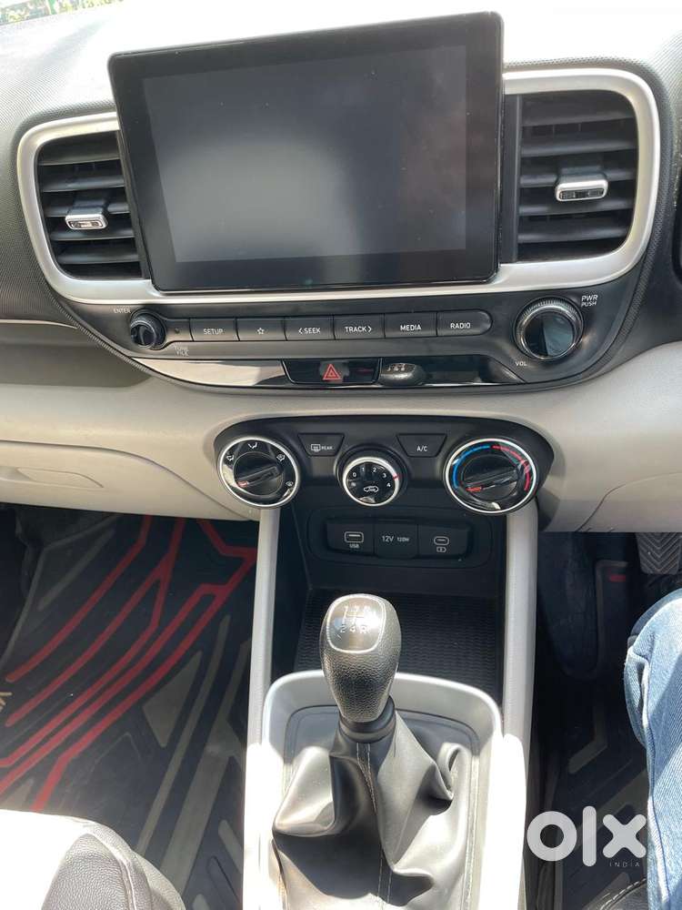 Hyundai Venue S (o) 1.2 Petrol Knight Edition, 2023, Petrol