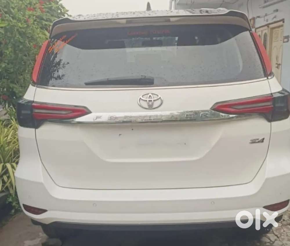 Toyota Fortuner Legender 2023 Suv