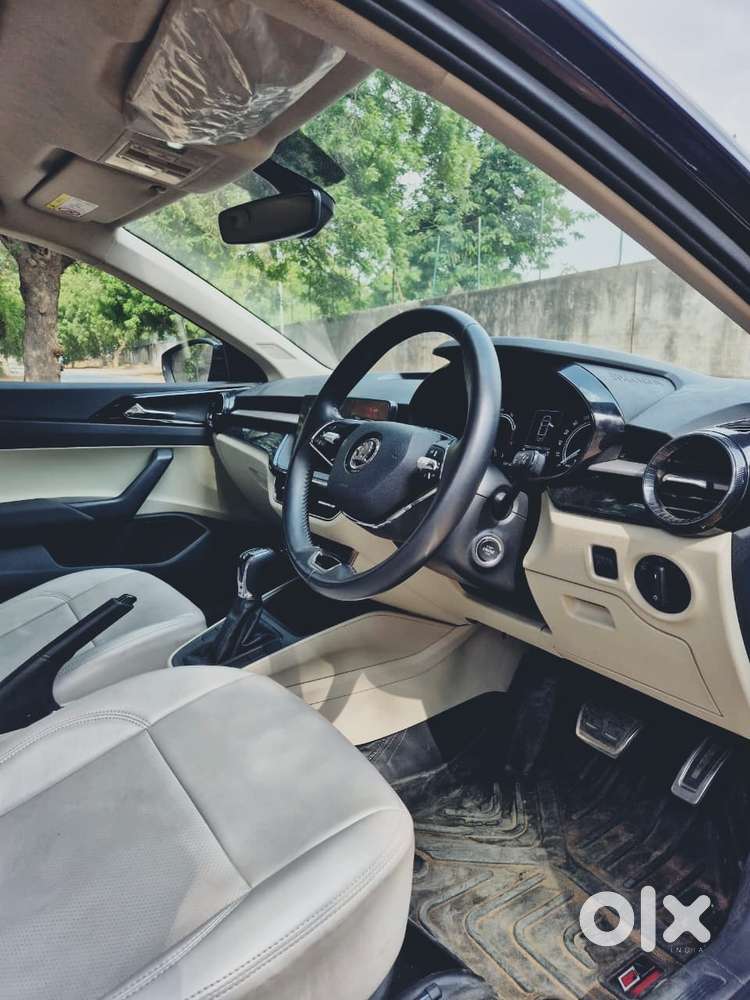 Skoda Slavia Sportline 1.0l Tsi Mt, 2025, Petrol