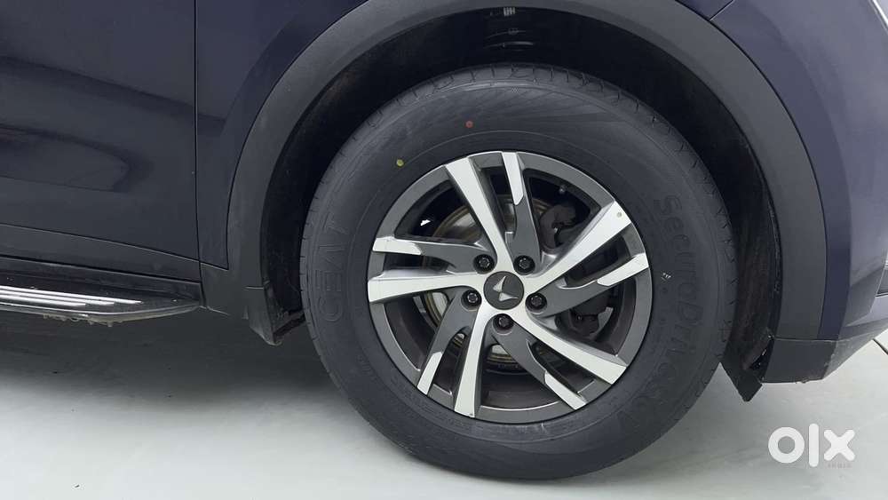 Mahindra Xuv700 2.2 Ax 5 Diesel At Str, 2023, Diesel