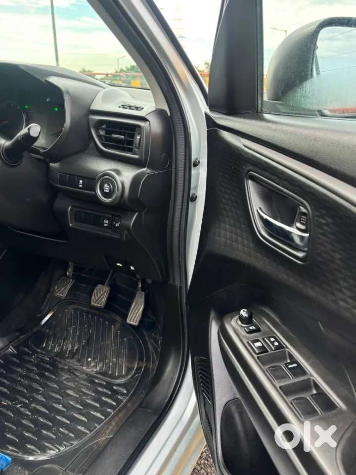 Maruti Suzuki Swift Vxi, 2024, Petrol