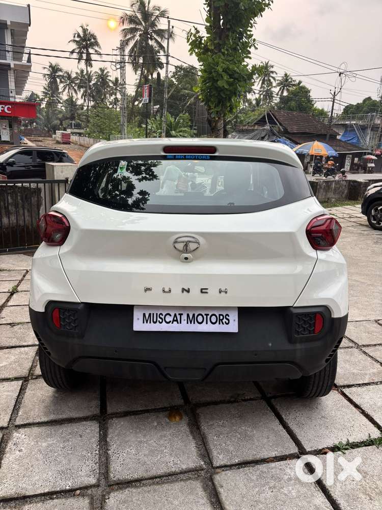 Tata Punch 1.2 Revotron Creative Amt Dual Tone, 2021, Petrol