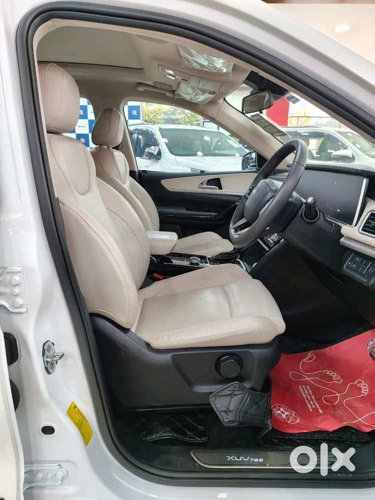 Mahindra Xuv700 2.0 Ax 7 Petrol At Luxury Pack Str, 2023, Petrol