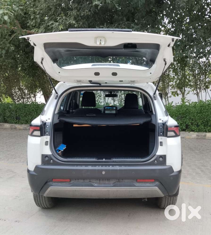 Maruti Suzuki Brezza 1.5 Lxi Cng, 2025, Petrol