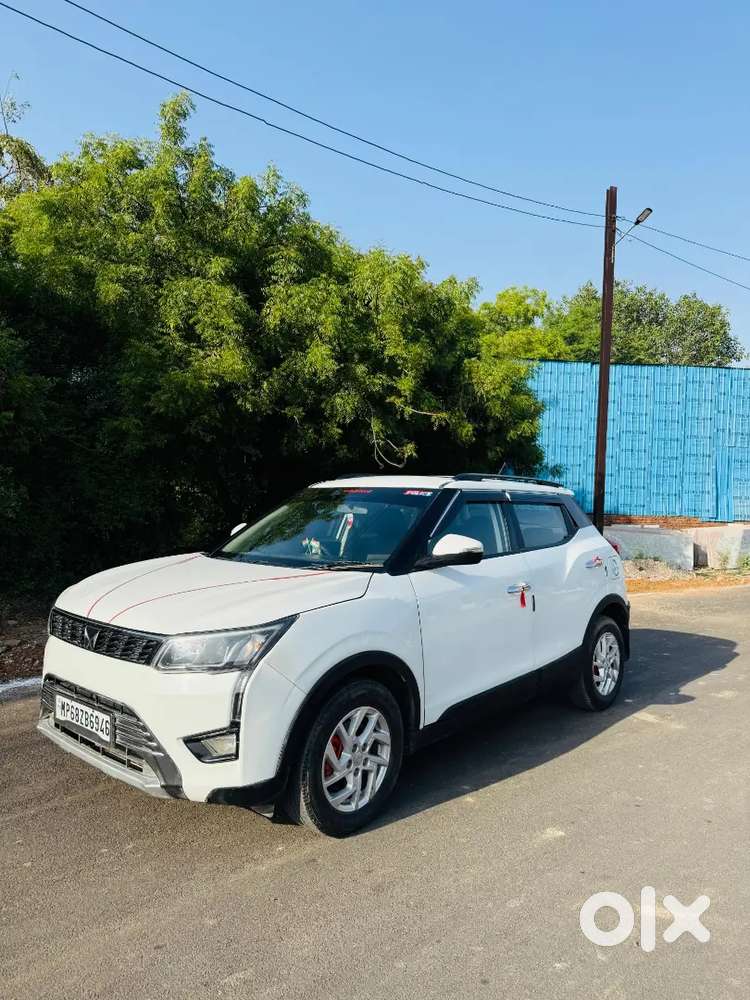 Mahindra Xuv300 W8 2023 Petrol Well Maintained