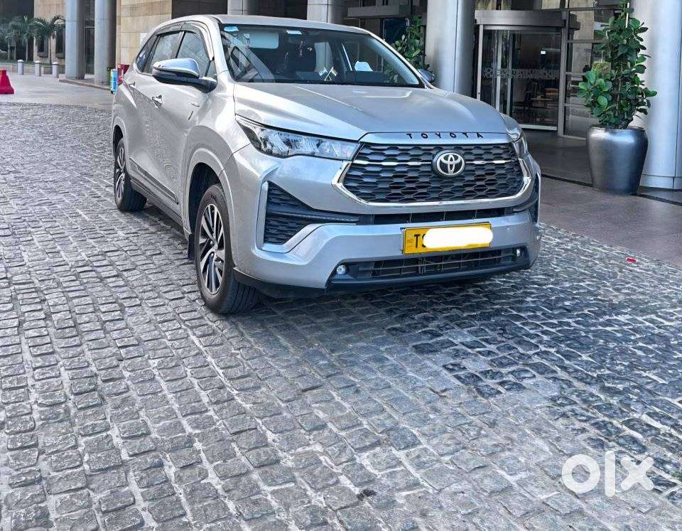 Toyota Innova Hycross 2.0 Gx 8 Str, 2023, Petrol