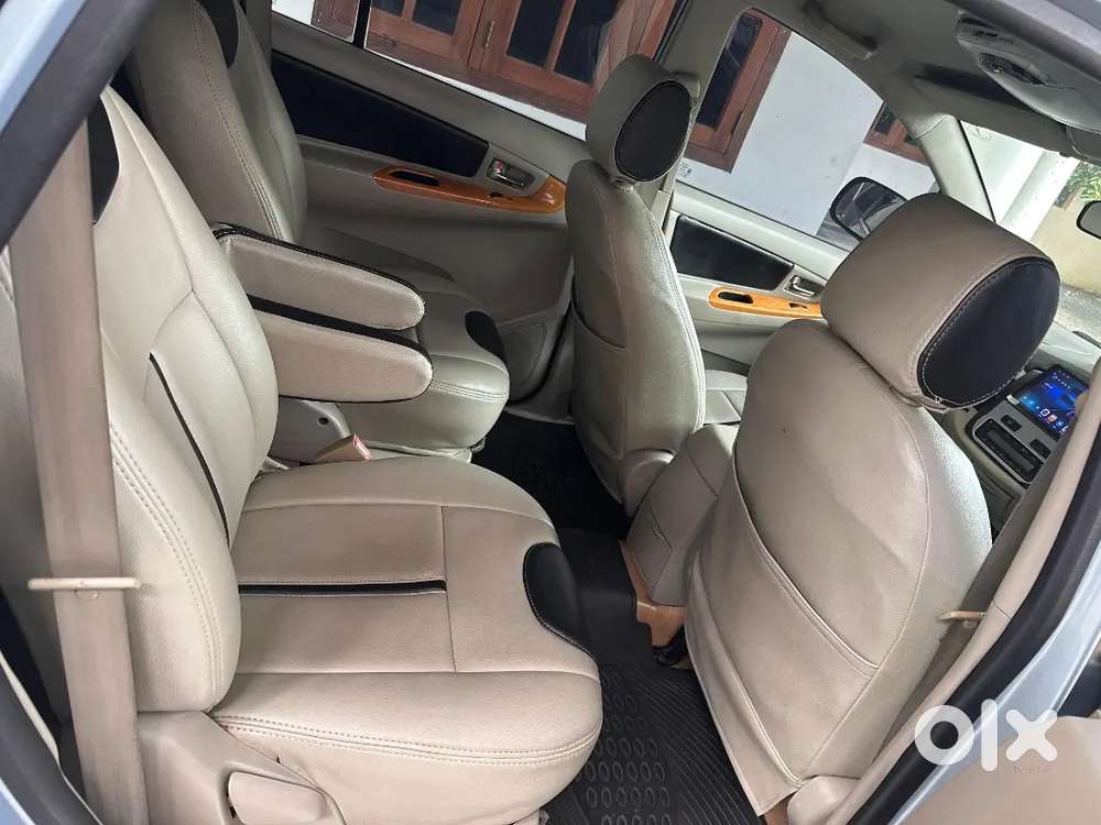 Toyota Innova 2011