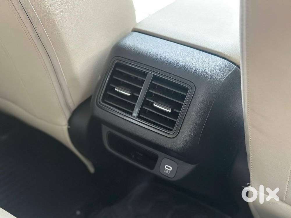 Mahindra Xuv700 2.0 Ax 5 Petrol Mt Str, 2022, Diesel