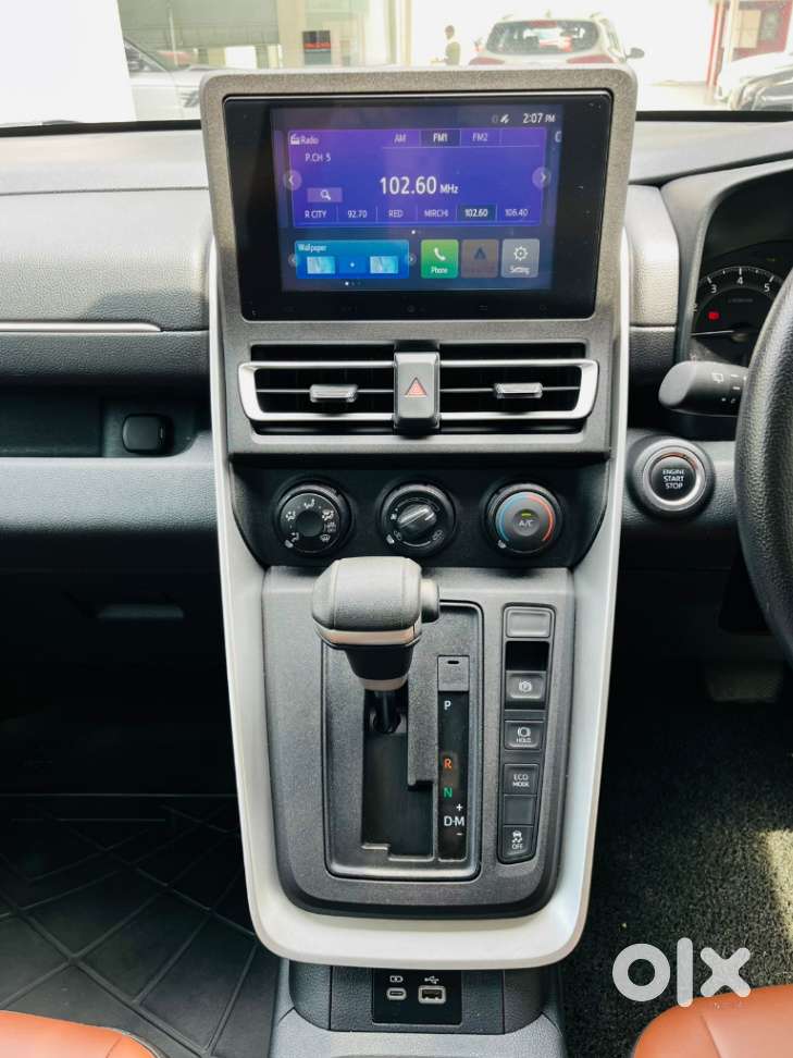 Toyota Innova Hycross