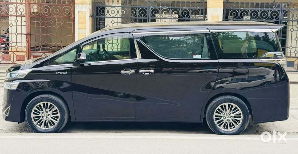 Toyota Vellfire 2.5 Executive Lounge, 2021, Petrol