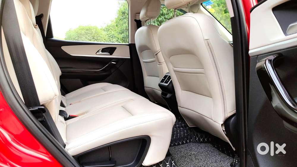 Mahindra Xuv700 2.0 Ax 7 Petrol At Str, 2022, Petrol