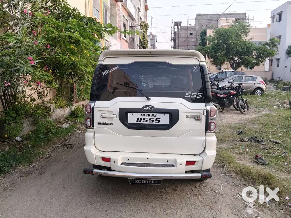 Mahindra Scorpio S10