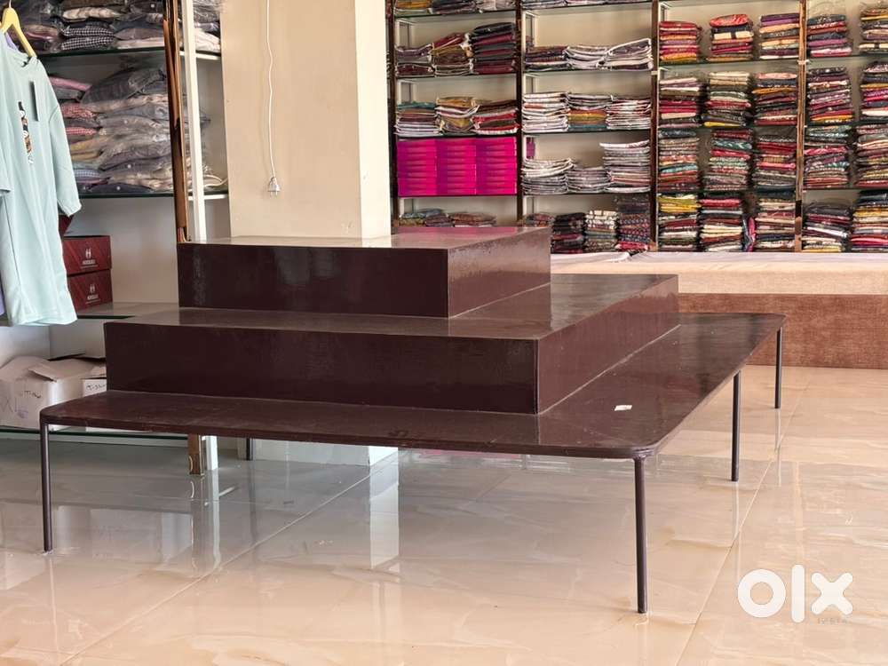 Multi-step center display stand