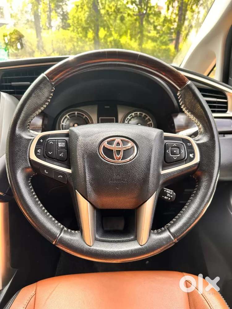 Toyota Innova Crysta 2.8 Zx At 7 Seater, 2017, Diesel