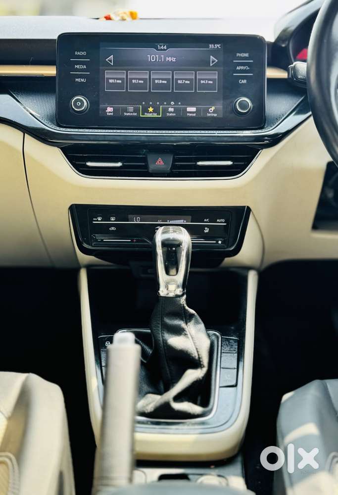 Skoda Slavia 1.0 Tsi Style At, 2023, Petrol