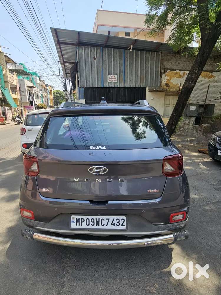 Hyundai Venue Top Model Automatic Less Driven