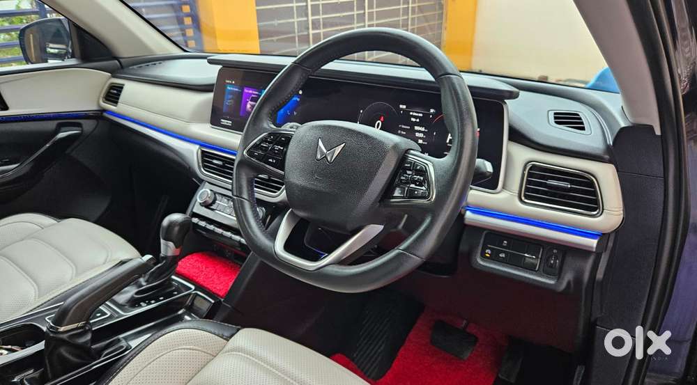 Mahindra Xuv700 2.2 Ax 7 Diesel At Str, 2025, Diesel
