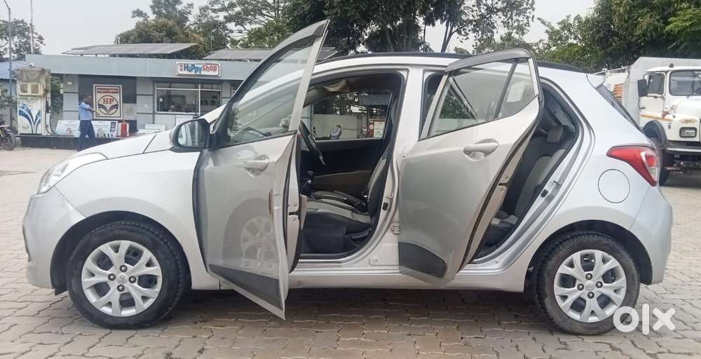 Hyundai Grand I10 Sportz, 2016, Petrol