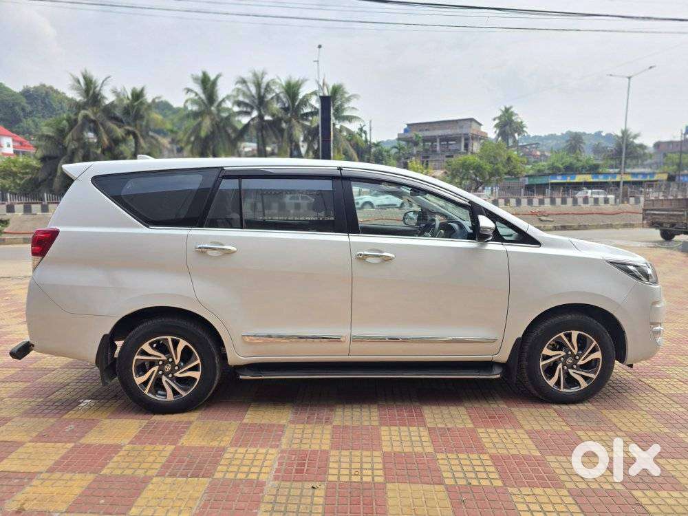 Toyota Innova Crysta 2.4 G Plus Mt 8 Str, 2025, Diesel