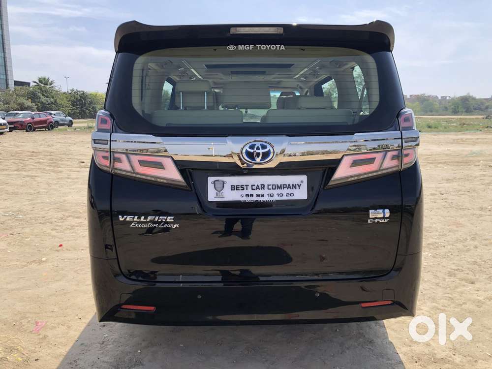 Toyota Vellfire 2.5 Executive Lounge, 2023, Cng & Hybrids