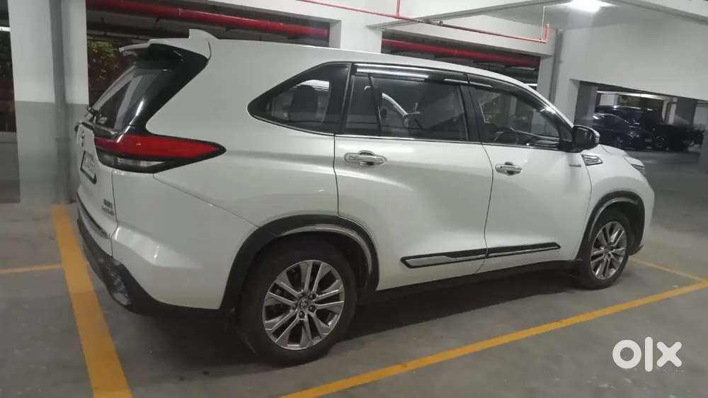 Toyota Innova Hycross 2023
