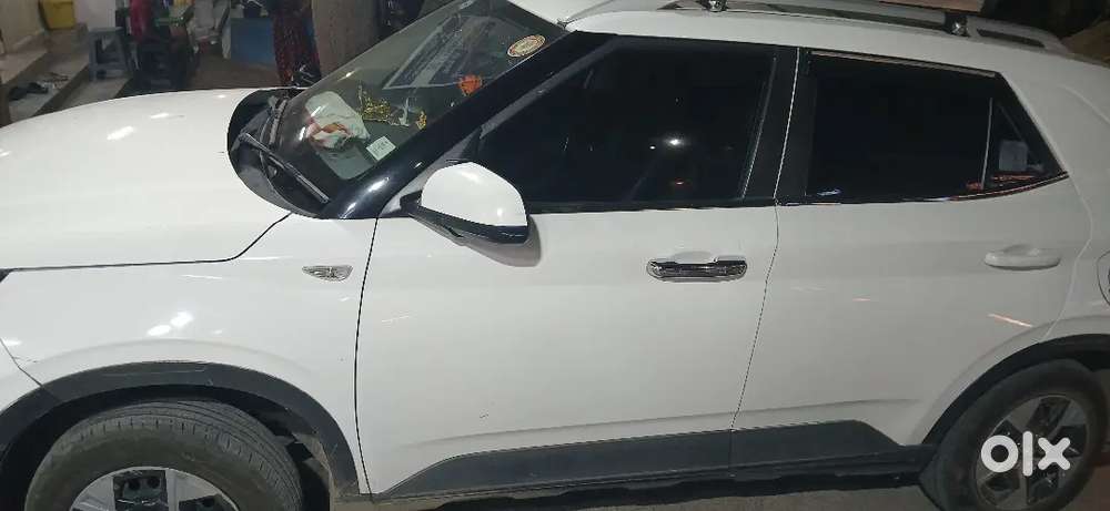 Hyundai Venue 2021 Petrol 145000 Km Driven