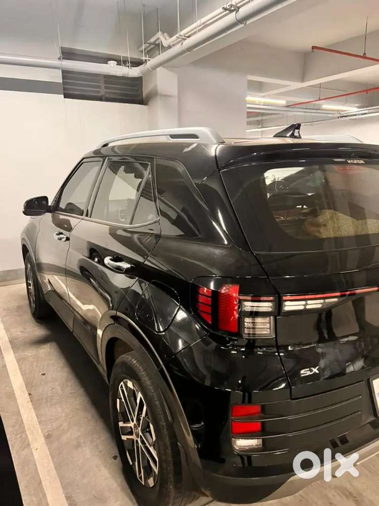 Hyundai Venue 2024 Petrol Well Maintained