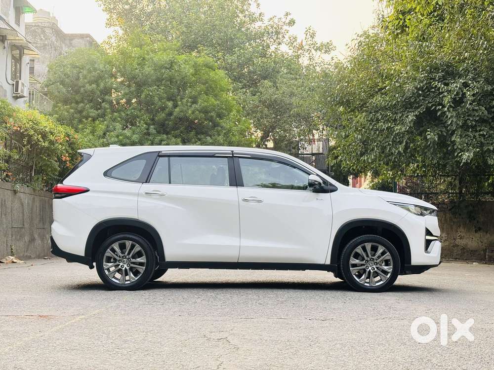 Toyota Innova Hycross 2.0 Zx Hybrid 7 Str, 2025, Petrol